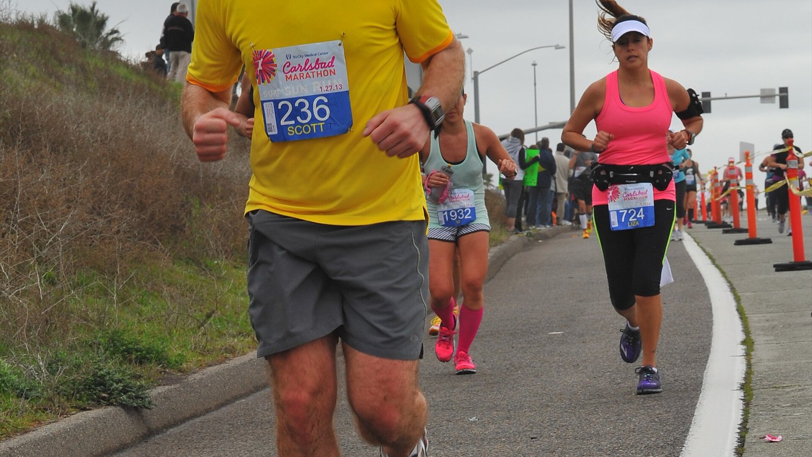Scott runs along the path designated for full marathon participants. To the right of the orange posts were the half-marathon runners. KFH_6985_cr