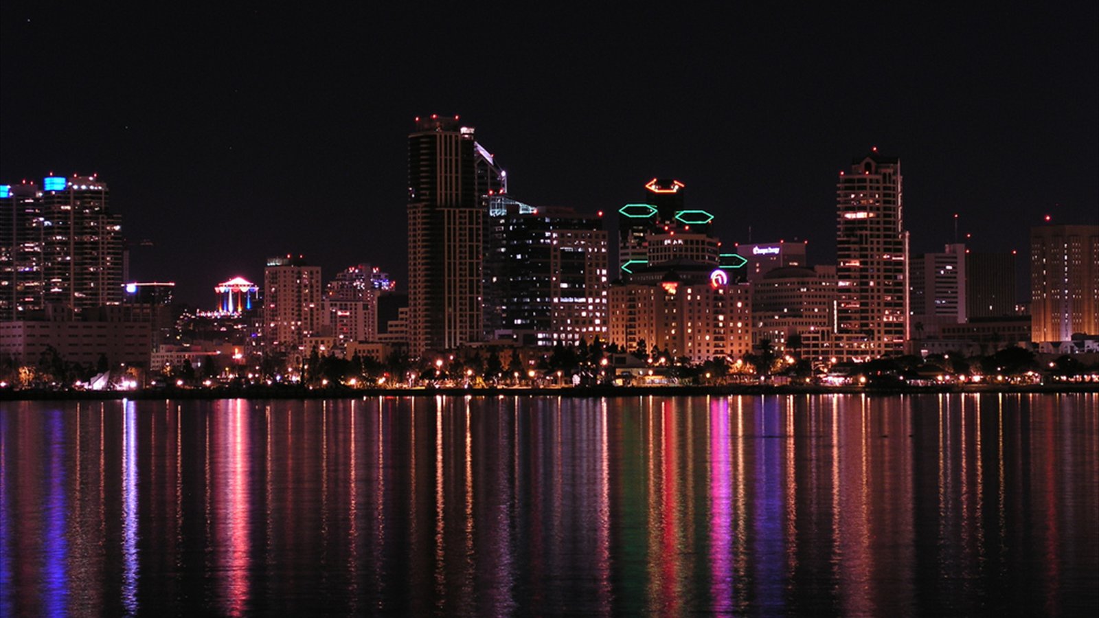 San Diego skyline at night in December 2007.