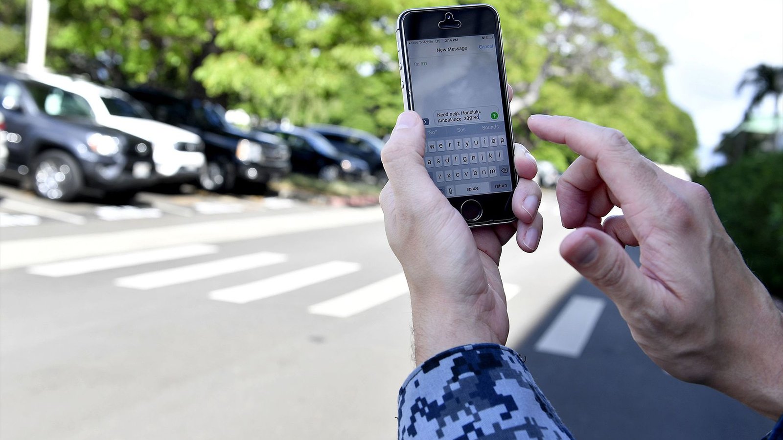 161013-N-IU636-105 HONOLULU (Oct. 13, 2016) A photo illustration depicts the Text-to-911 service available throughout the islands of Hawaii. Text-to-911 is an emergency service that is provided to all mobile users in…