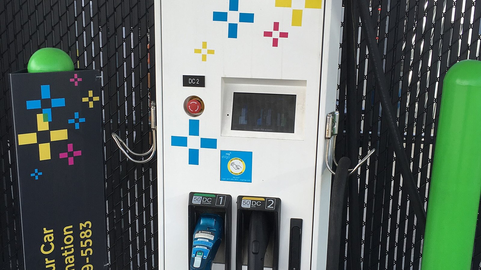 Electric vehicle charging station