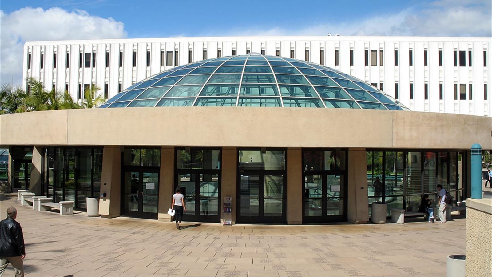 Students walk near the domed entrance to Love Library on the San Diego State campus.