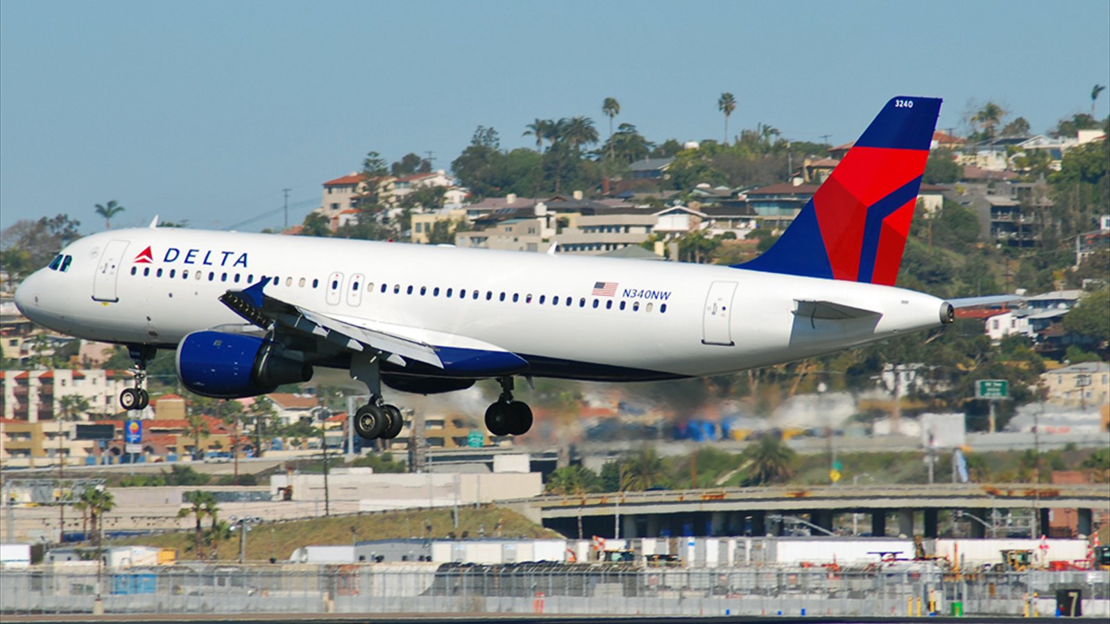 Delta Air Lines Airbus A320 (N340NW) landing at San Diego International Airport